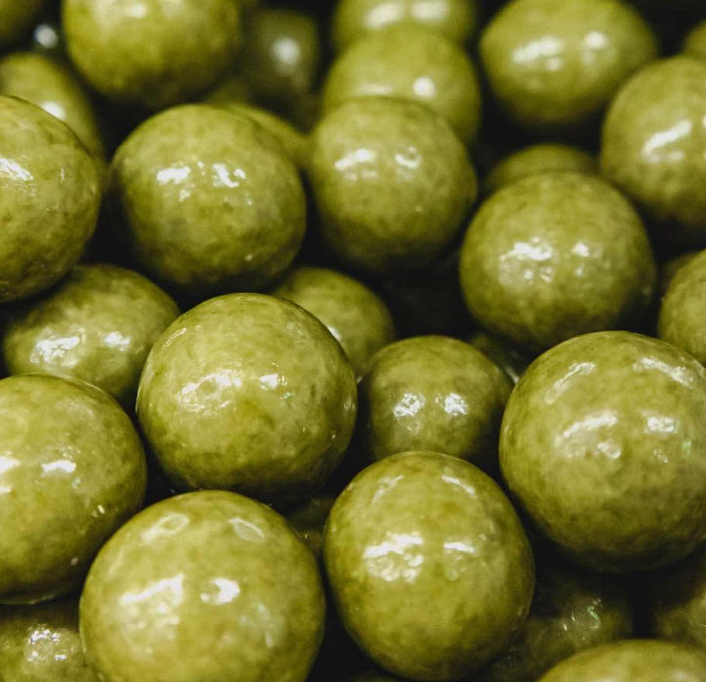 strawberries-freeze-dried-matcha-chocolate-bulk