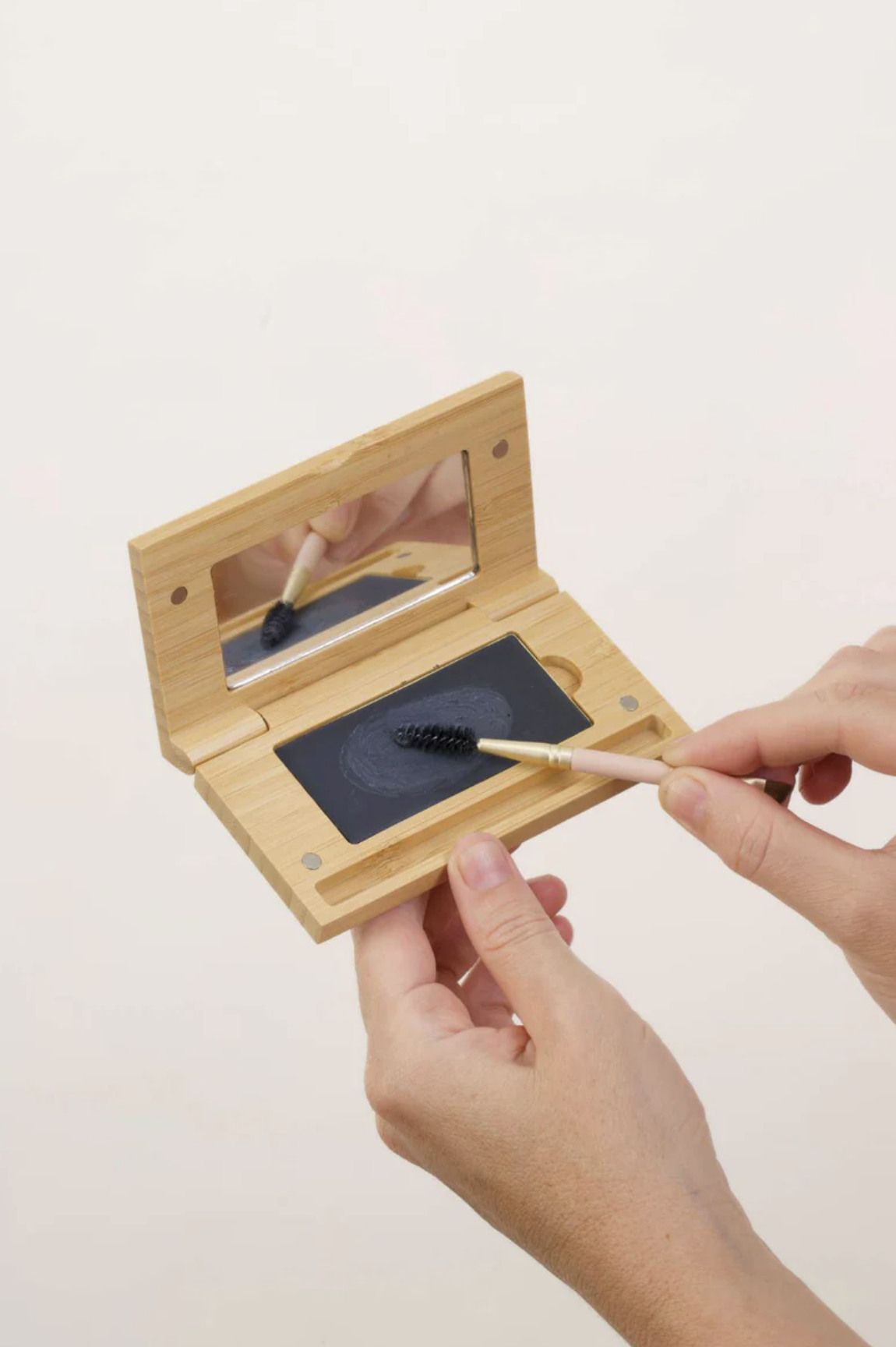 Mud Cake Mascara Compact